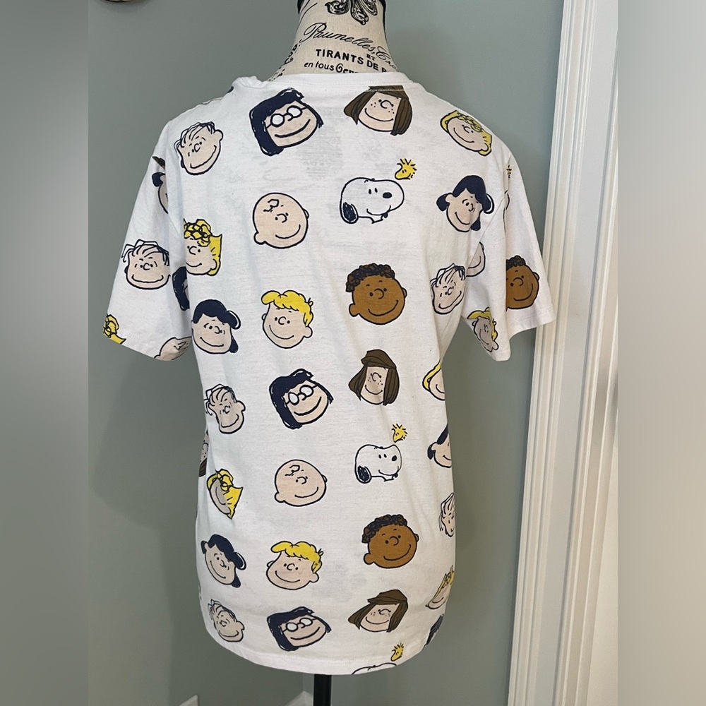Peanuts Gang all-over print short-sleeve T-shirt | Size Small | Preowned - Picture 3 of 7